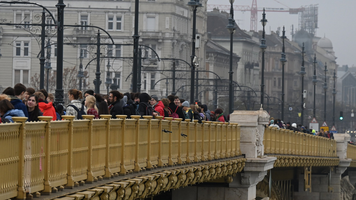oktatásért tüntetek Budapesten