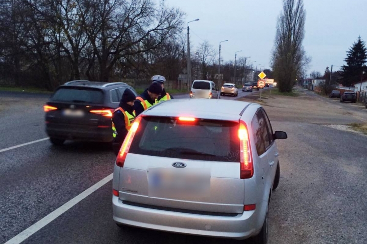 Rendőr ellenőrzés Debrecenben a Sámsoni úton