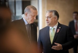 Orbán Viktor miniszterelnök (j) és Recep Tayyip Erdogan török elnök