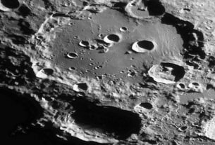Clavius-kráter Hold