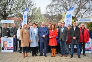 Bemutatták öt ellenzéki párt közös polgármesterjelöltjét Budafok-Tétényben
