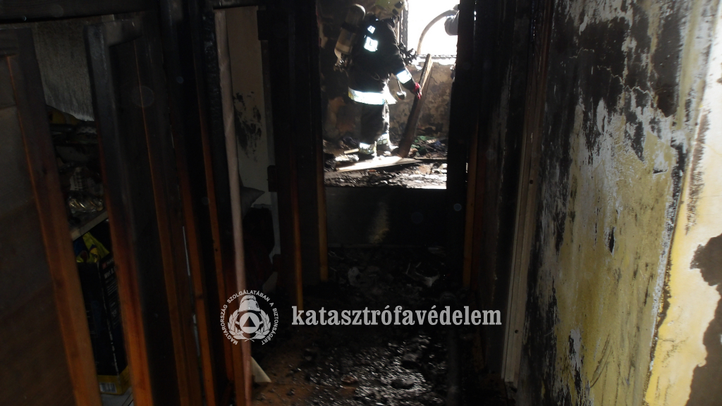 Kigyulladt egy lakóház Hajdúhadházon, két város tűzoltói érkeztek a helyszínre
