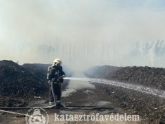 Tűz Debrecennél a Vértesi úton