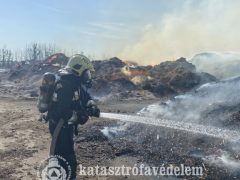 Tűz Debrecennél a Vértesi úton