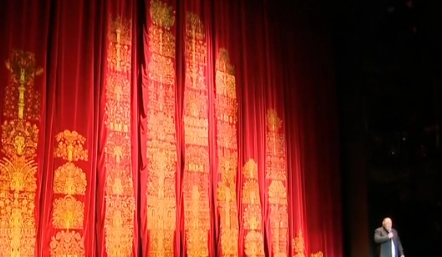 Felavatták a Nemzeti Színház új díszfüggönyét